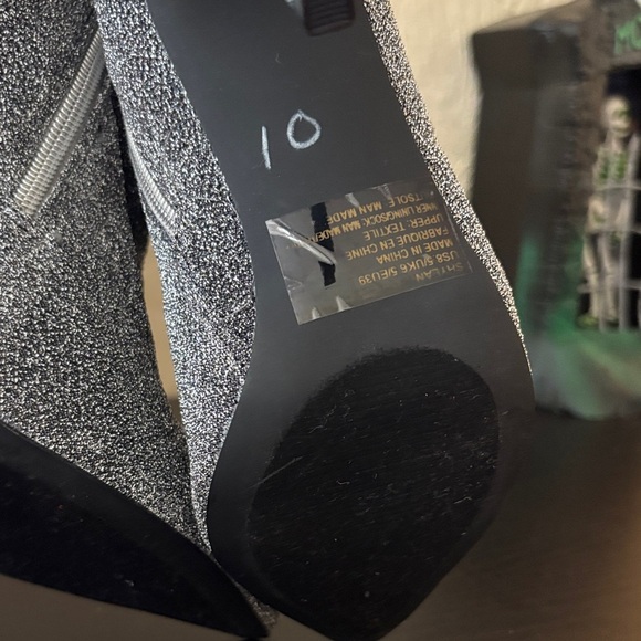 JustFab Glittering Gray Heeled Boots - Picture 4 of 4